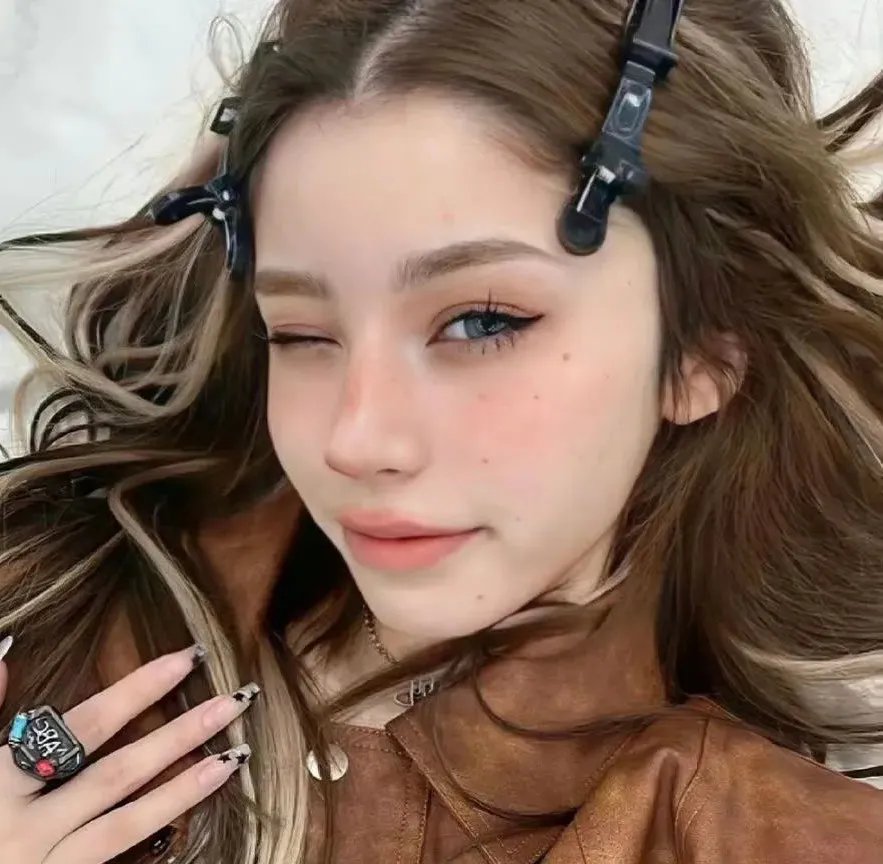 小姐嬉春